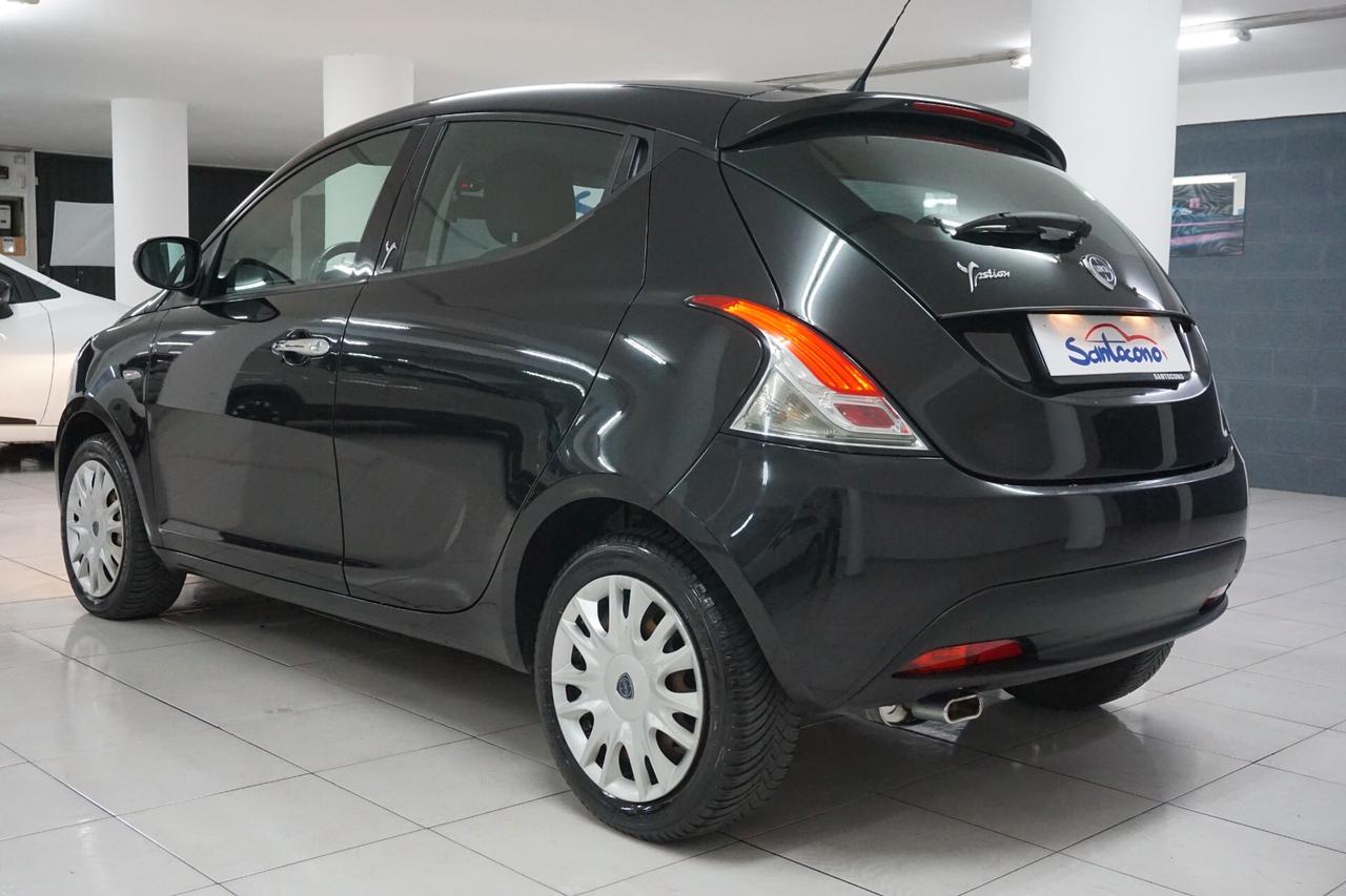 Lancia Ypsilon 1.2 69 CV 5 porte Silver