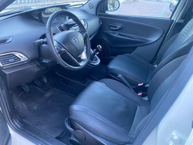 Lancia Ypsilon 1.2 69 CV 5 porte Gold