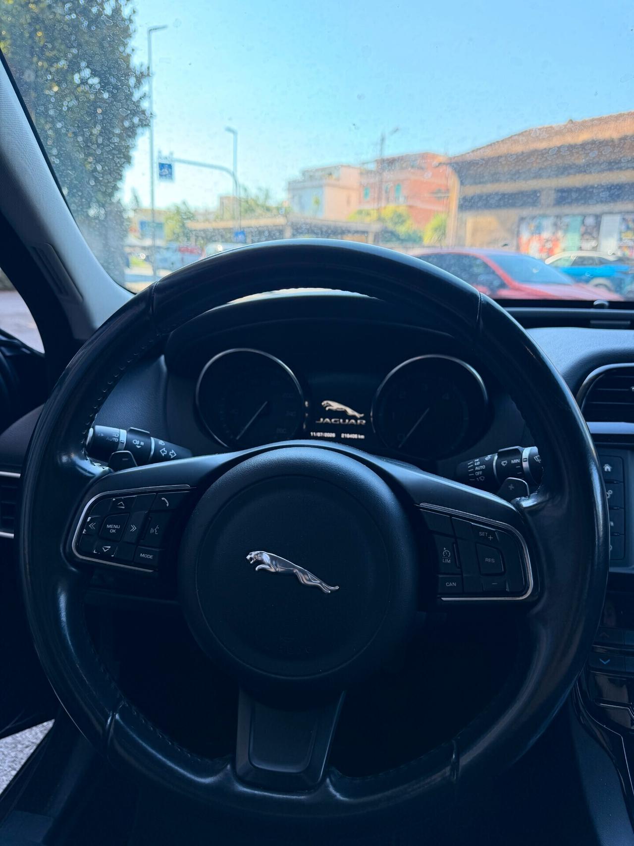 Jaguar XE 2.0 D Turbo 180CV Pure Business Edition