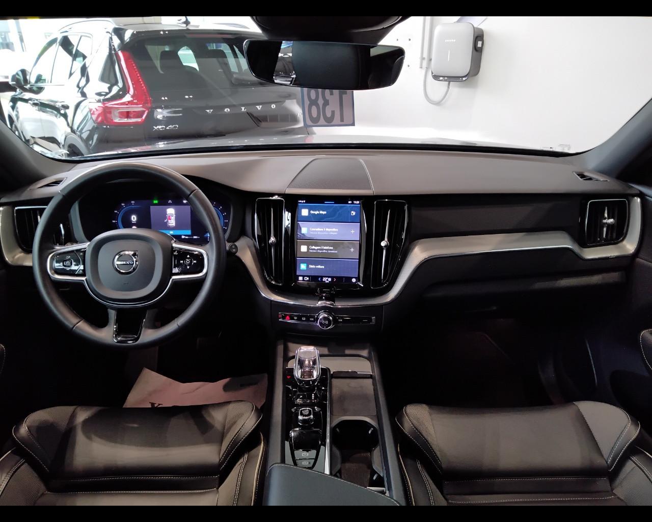 VOLVO XC60 II 2022 - XC60 2.0 b4 Plus Dark auto