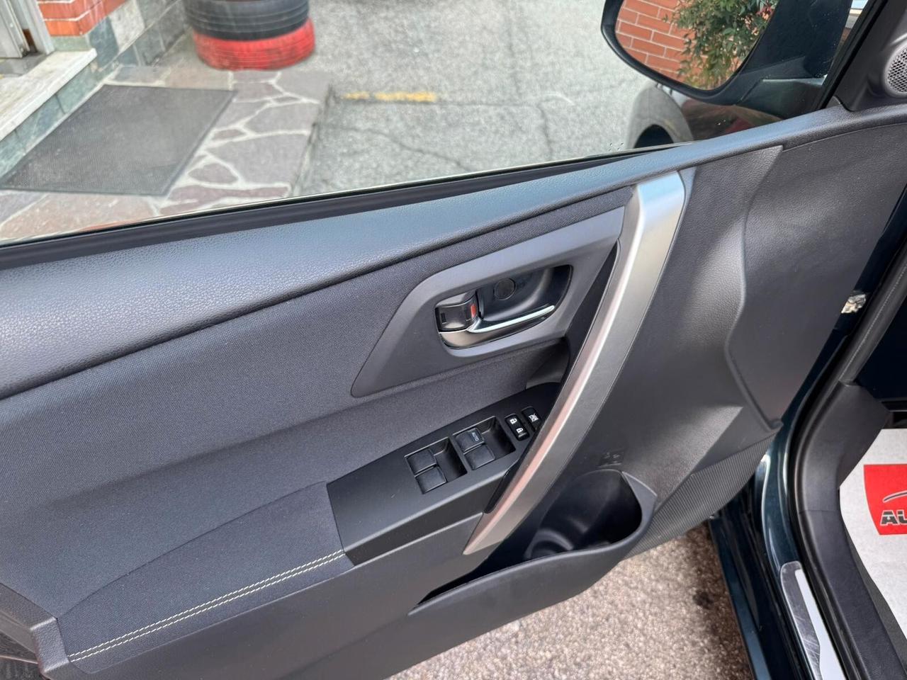 Toyota Auris Touring Sports 1.8 Hybrid Lounge