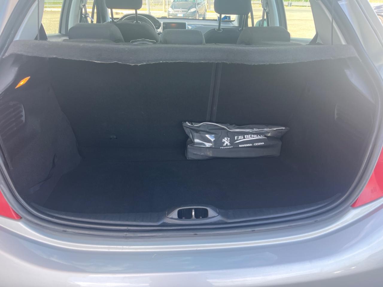 Peugeot 208 1.2 VTi 82 CV 3 porte Allure ok neopatentati
