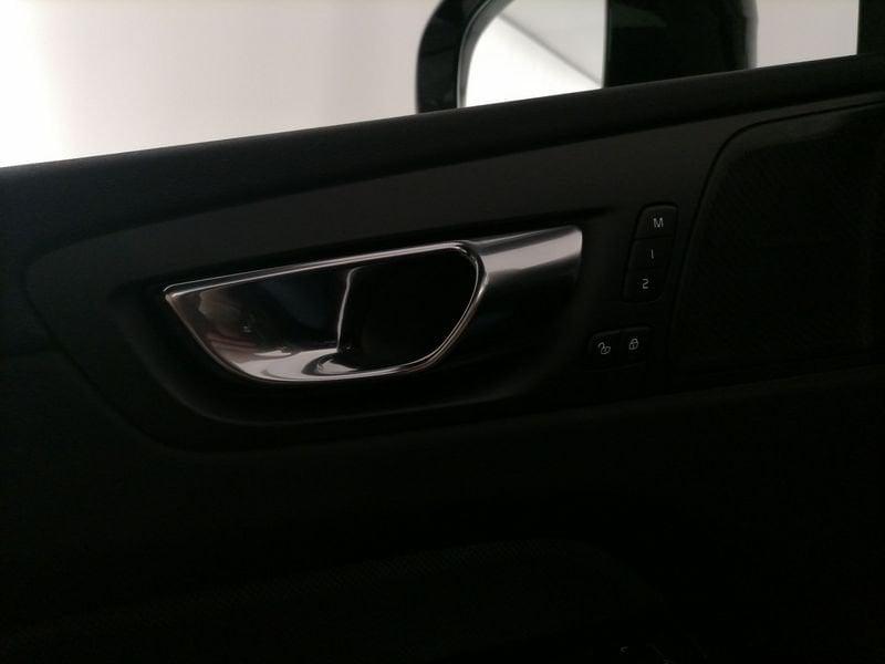 Volvo XC60 2.0 b4 R-design awd auto