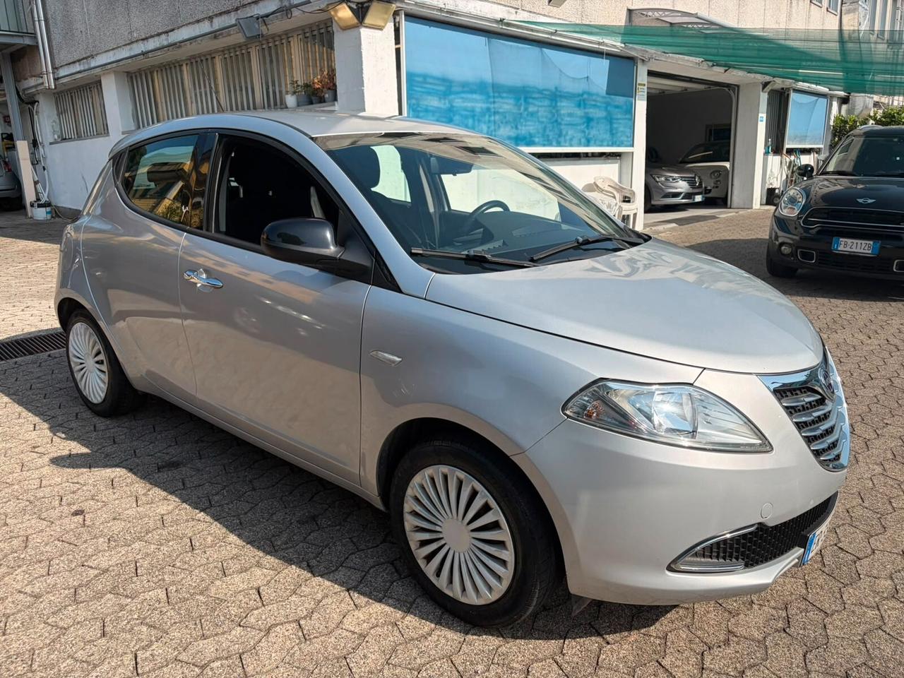 Lancia Ypsilon 1.2 69 CV 5 porte S&S Gold*EURO5*NEOPATENTATI