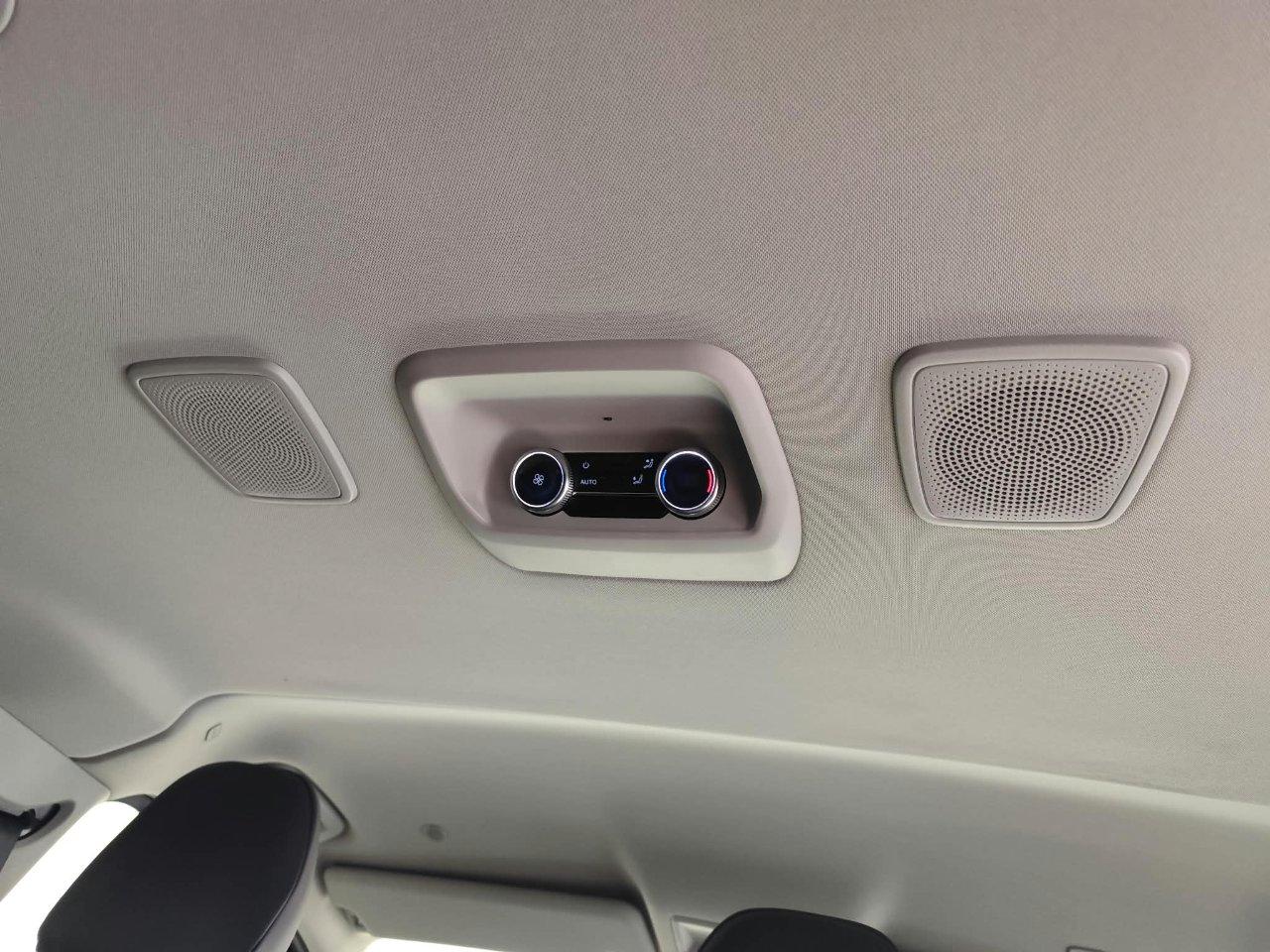 VOLKSWAGEN T7 Caravelle e-Caravelle Window Short Life electric 160kW 340 cv automatic 3100mm