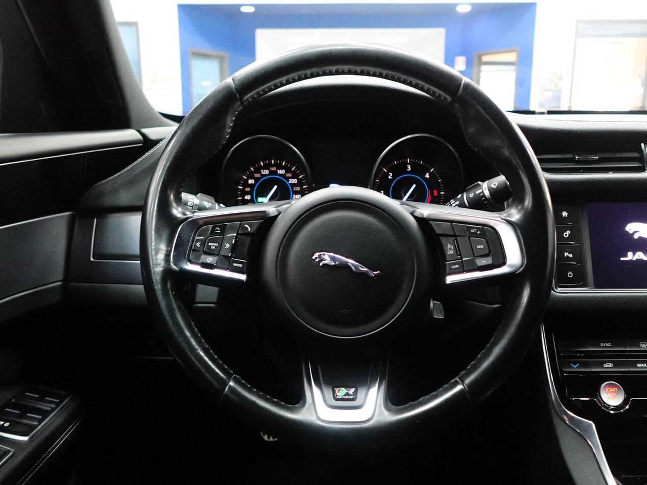 Jaguar XF 2.0d 180 CV R-SPORT