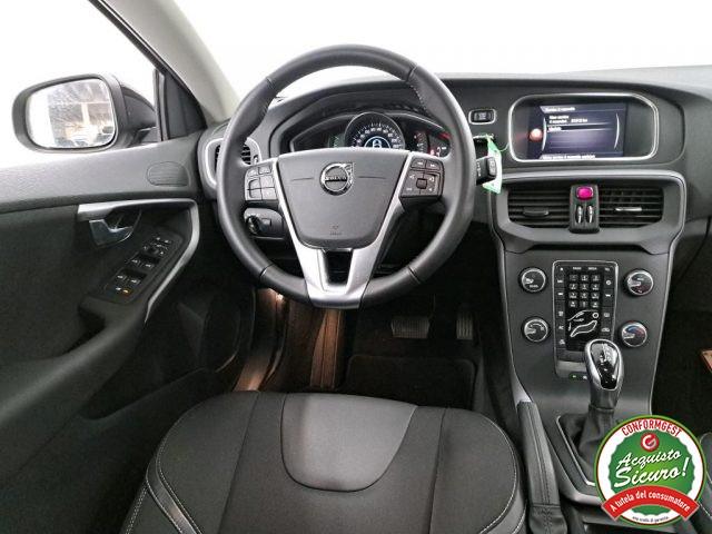 VOLVO V40 D2 Geartronic Black Edition Momentum