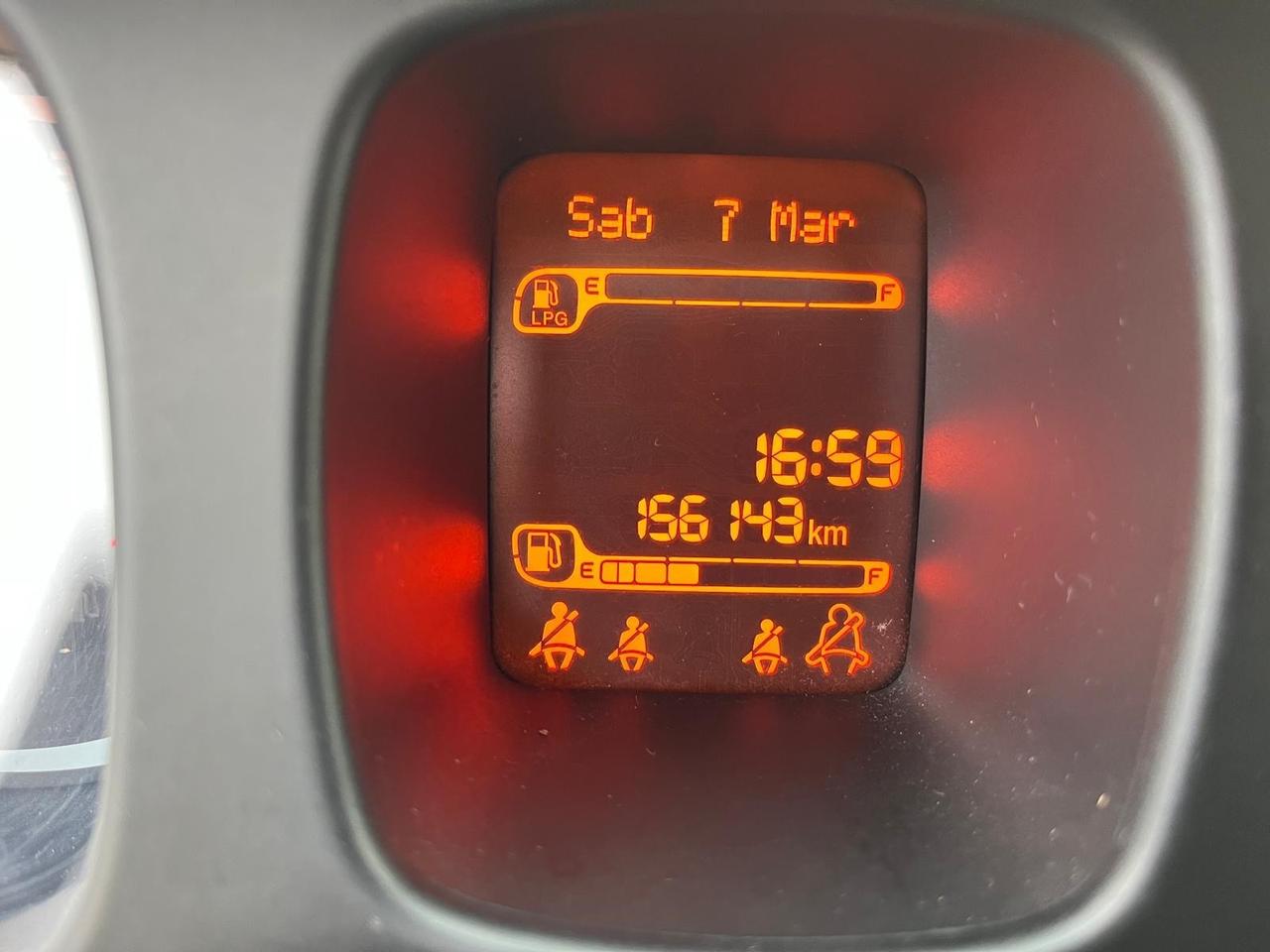 Fiat Panda -1.2 gpl-lounge-full-02/2013