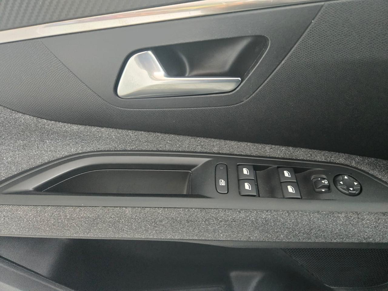 Peugeot 3008 BlueHDi 130 S&S EAT8 Allure