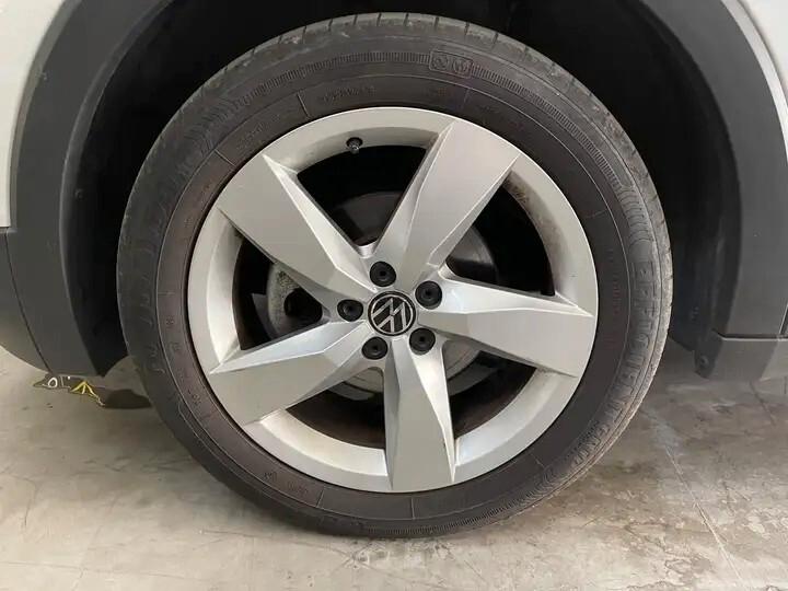 VOLKSWAGEN T-CROSS 1.0 TSI 5p ADVANCED