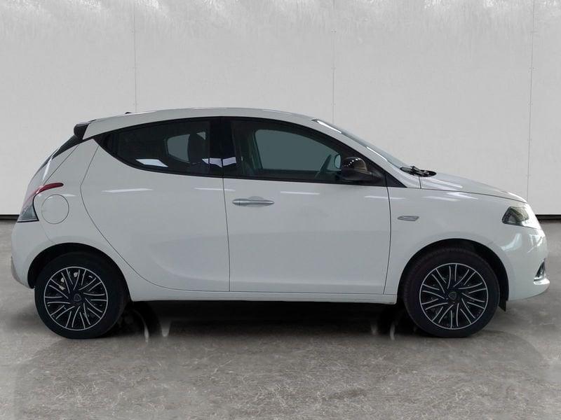 Lancia Ypsilon 1.0 firefly hybrid Gold s&s 70cv