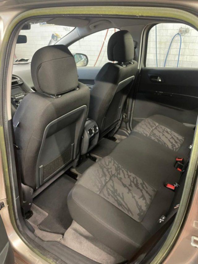 PEUGEOT 3008 1.6 HDi 112CV Tecno