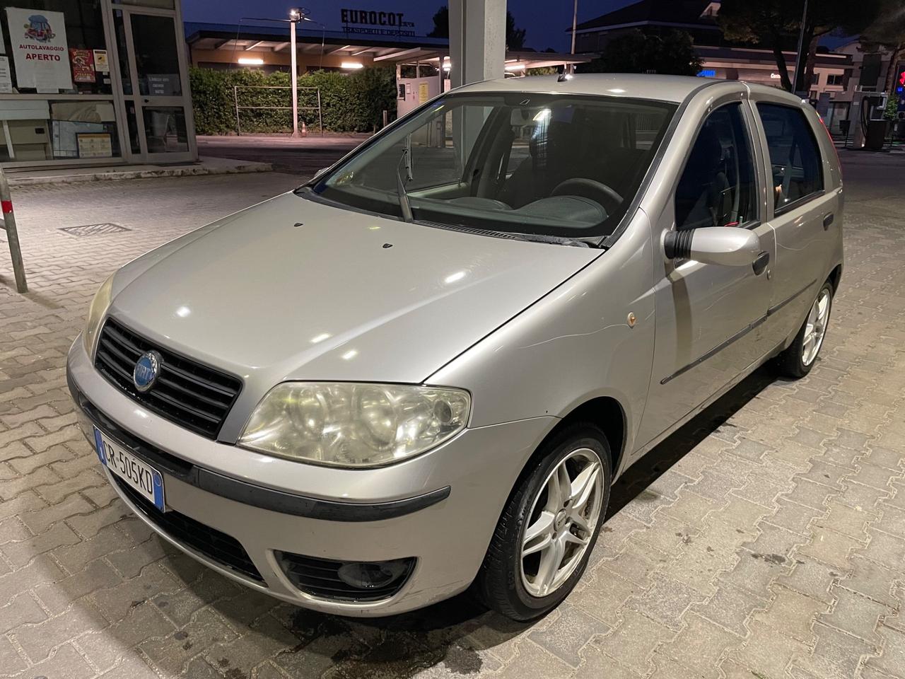 FIAT PUNTO 1.2 NATURAL POWER 5 PORTE 170.000 KM NEOPATENTATI 2005.