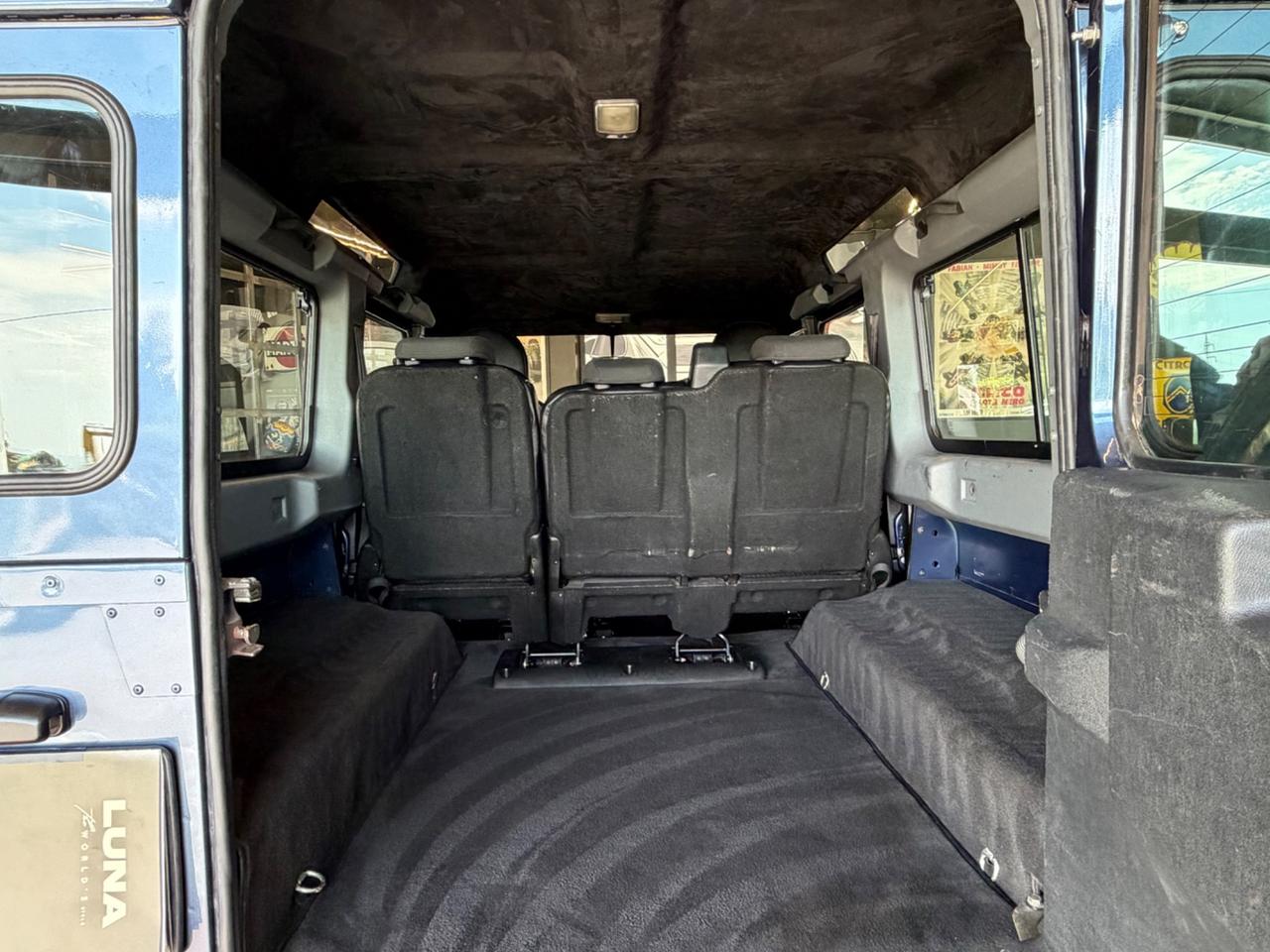 Land Rover Defender 110 2.4 TD4 Station Wagon "The World's Style"