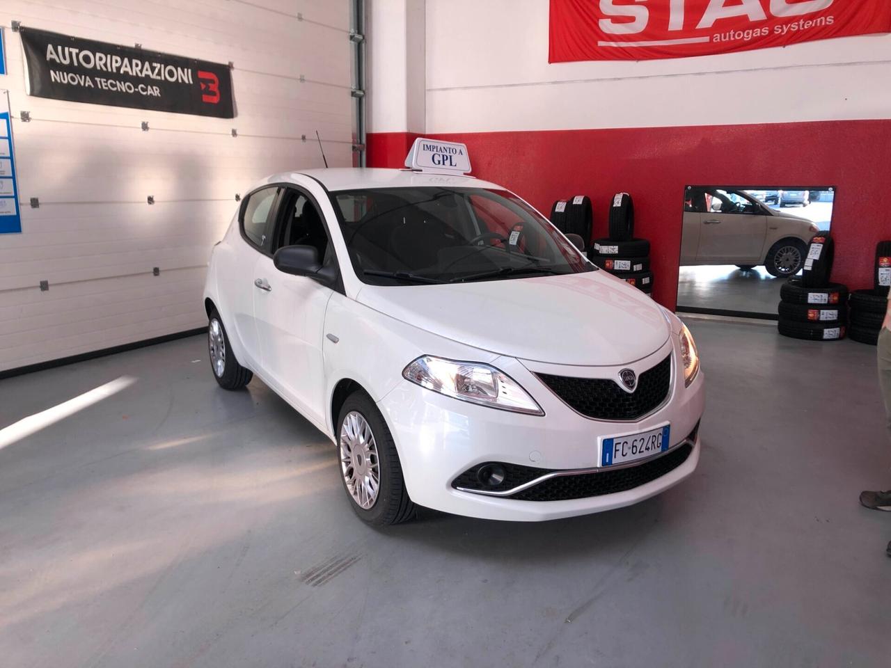 Lancia Ypsilon 1.2 69 CV 5 porte GPL