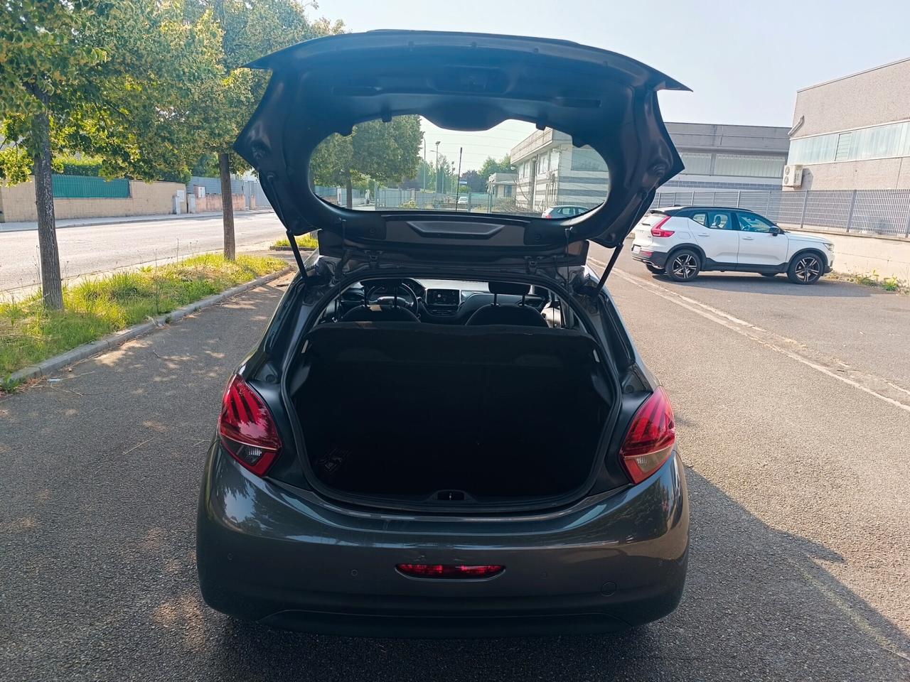 Peugeot 208 1.2 5 porte del 2018 SOLO 102.000 KM