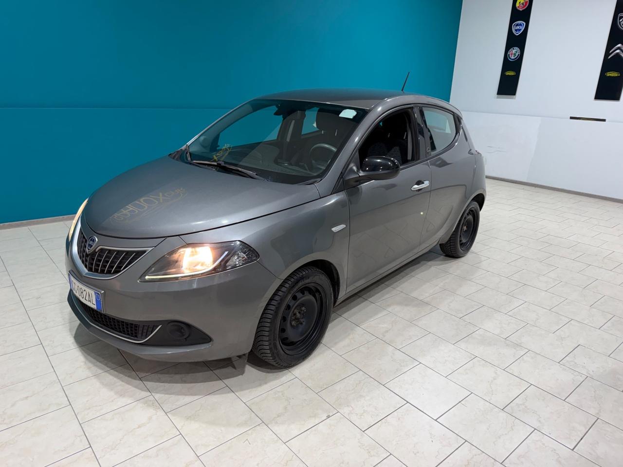 Lancia Ypsilon 1.0 FireFly 5 porte S&S Hybrid Ecochic Silver