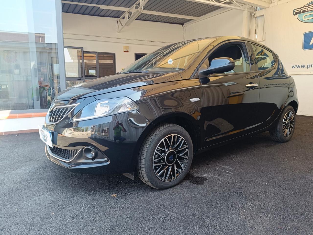 Lancia Ypsilon 1.0 FireFly 5 porte S&S Hybrid Platino