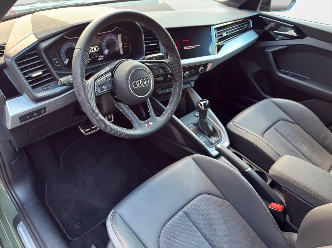 Audi A1 1.0 116CV Identity Contrast S Line Interno S tronic