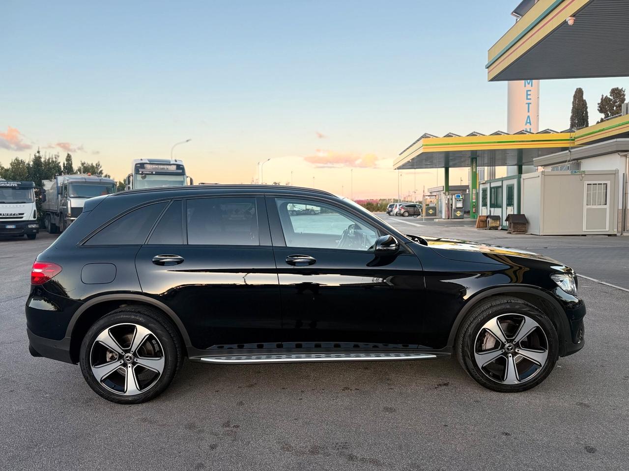 Mercedes-benz GLC 250 d 4Matic Total Black/PEDANE/20"/BELLA