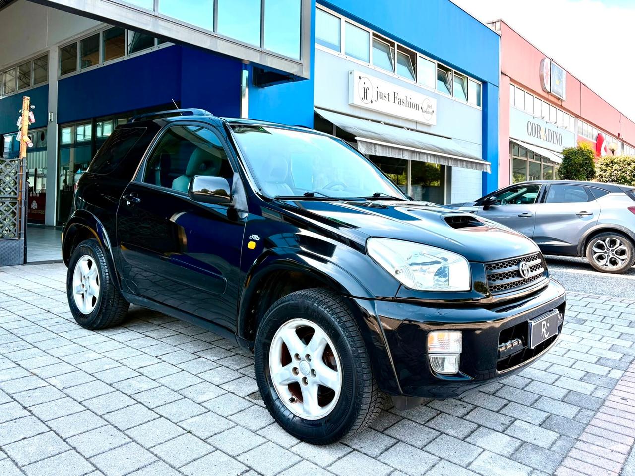 Toyota RAV 4 RAV4 2.0 Tdi D-4D cat 3 porte Sol
