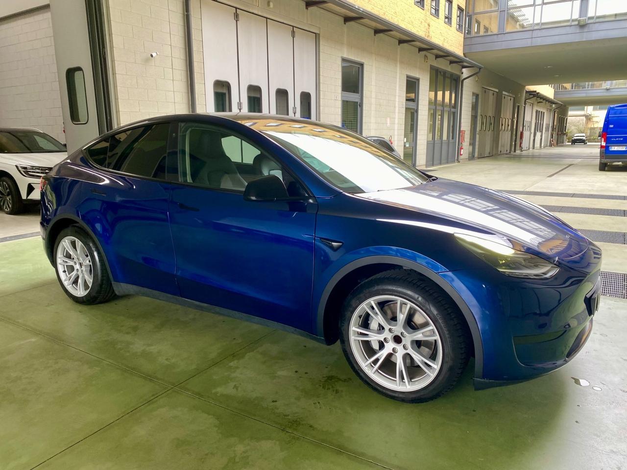 Tesla Model Y RWD Gancio Traino