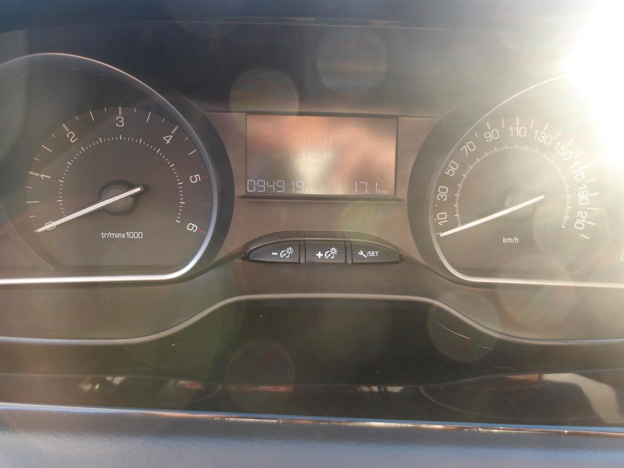 PEUGEOT 208 1.6 DIESEL-2017-GARANZIA FULL