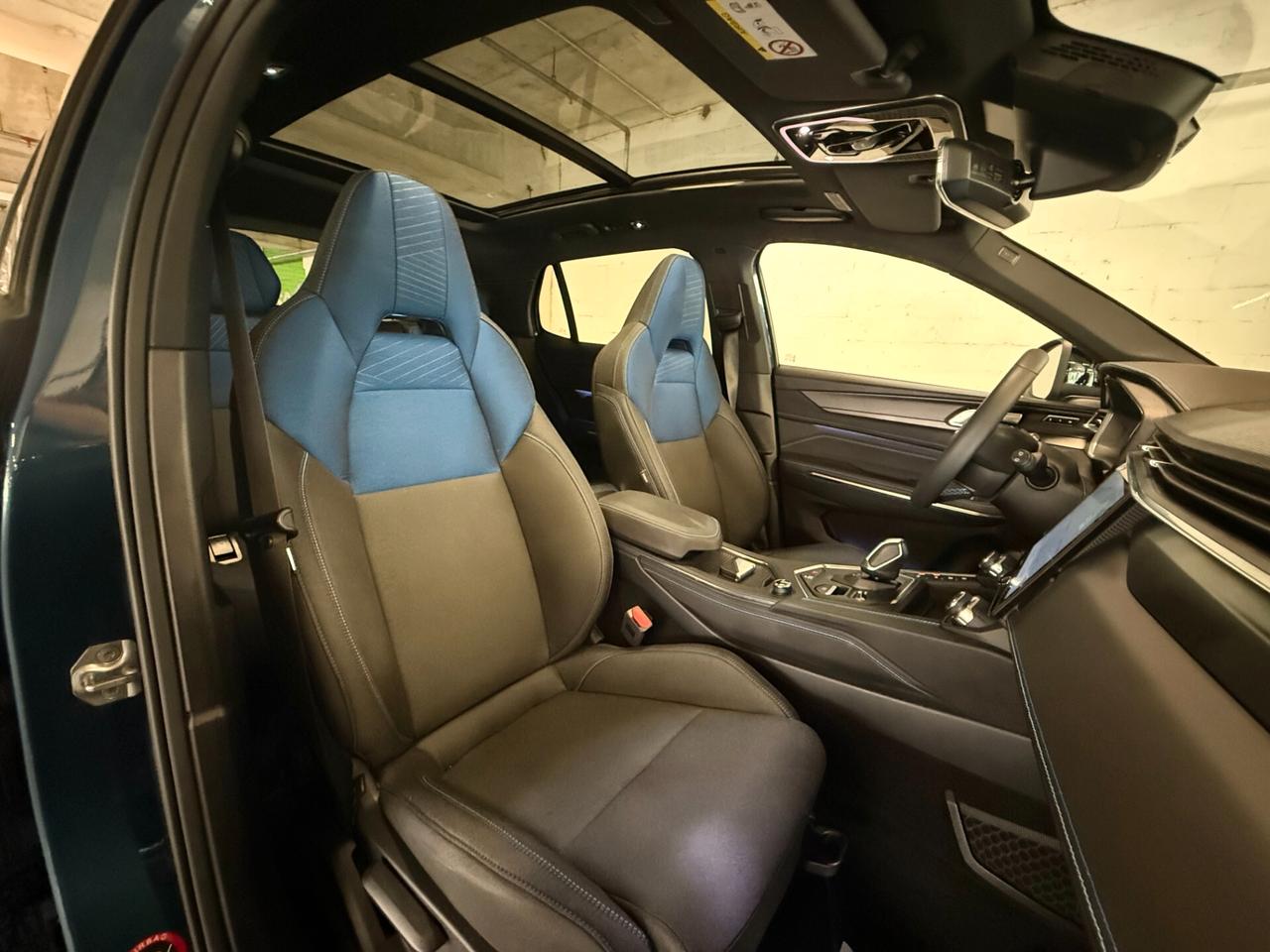 Lynk&co 01 PHEV More