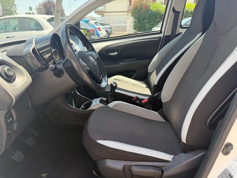 Toyota Aygo 1.0 70 CV x-play, RETRO, CERCHI IN LEGA