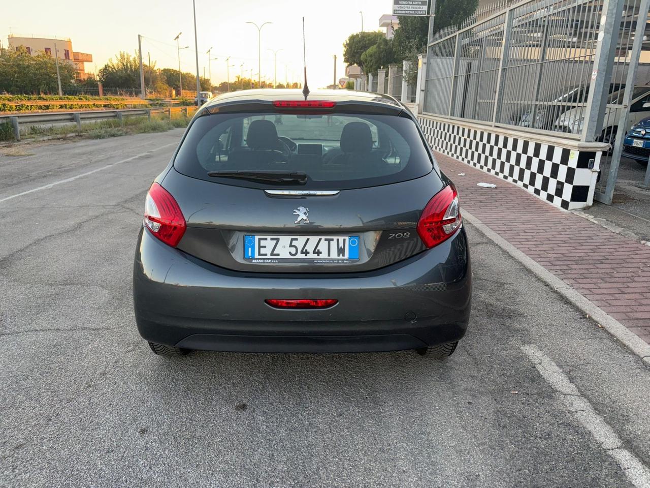 Peugeot 208 1200 Unipro 2015