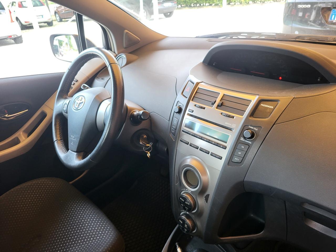 Toyota Yaris 1.0 5 porte