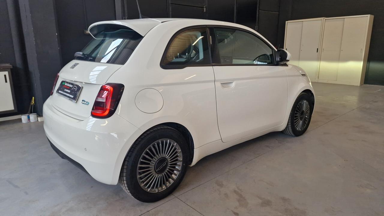 Fiat 500 500e Berlina 42 kWh La Prima