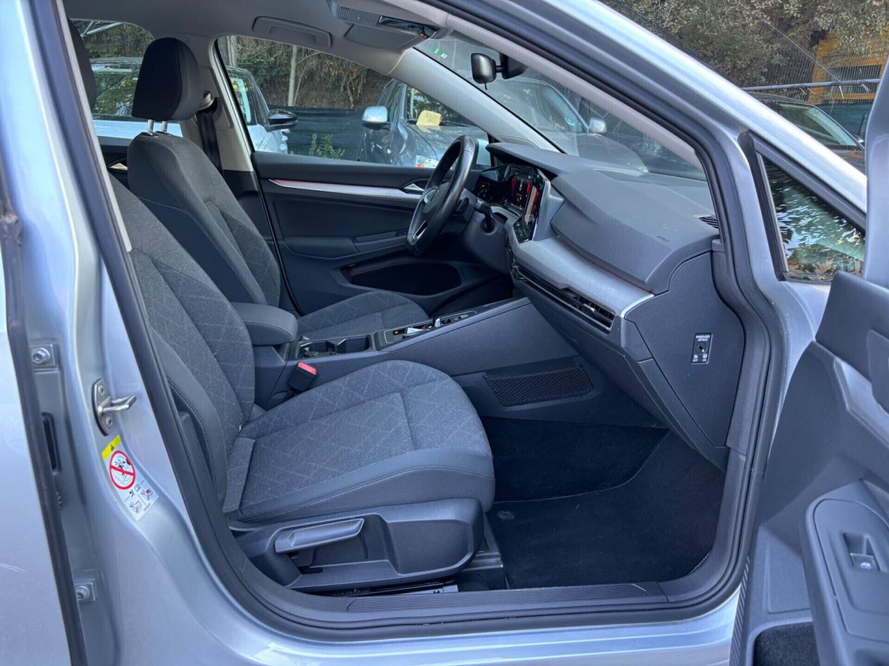 Volkswagen Golf 1.0 eTSI DSG HYBRID OK NEOPATENTATI