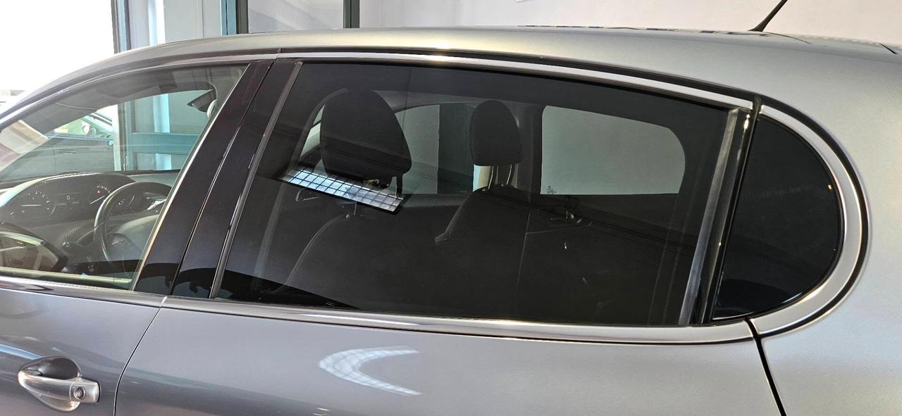 Peugeot 208 PureTech 82cv 5 porte Allure-Navi- Chromo-4 Vetri elett.-Sensori parch