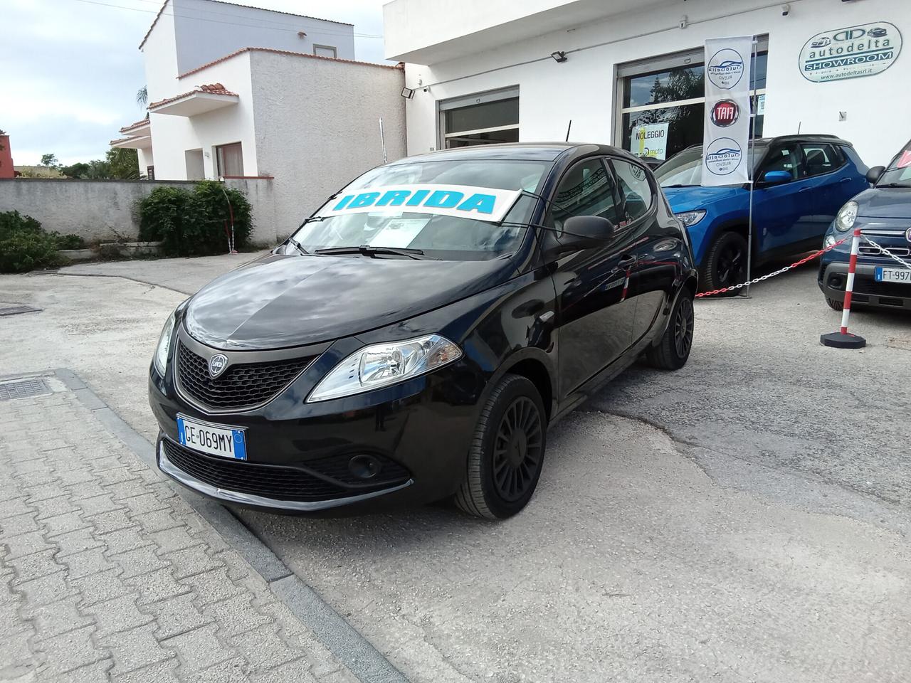 Lancia Ypsilon 1.0 S&S Hybrid Silver