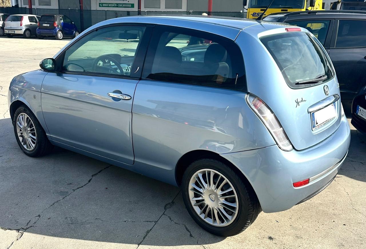 Lancia Ypsilon 1.3 MJT 75 CV 3p VERSUS