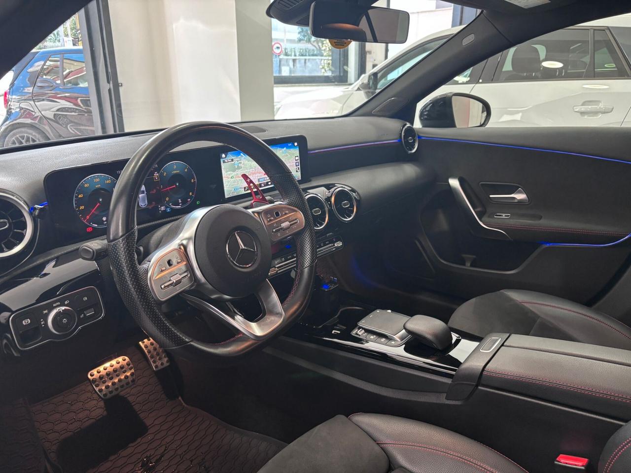 MERCEDES-BENZ A180D PREMIUM AMG LED-NAVI