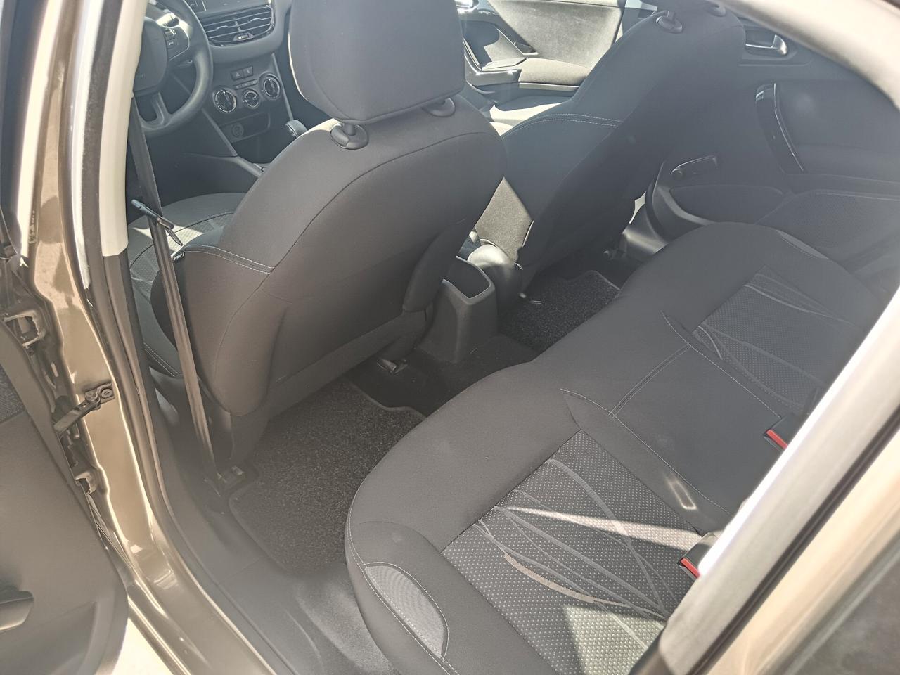 Peugeot 208 1.4 HDi 68CV 5P NEOPATENTATI