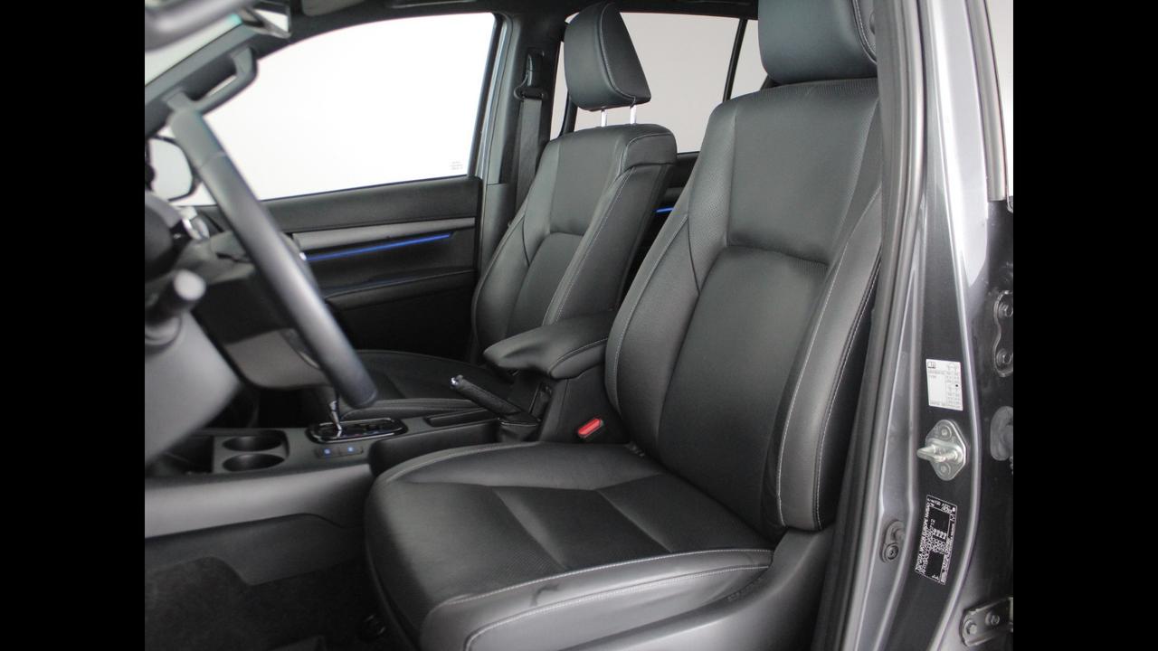 TOYOTA Hilux IV 2021 - Hilux 2.8 d double cab Invincible 4wd auto