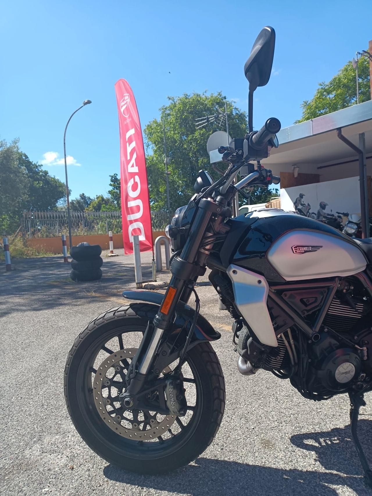 Ducati Scrambler ICON BLACK