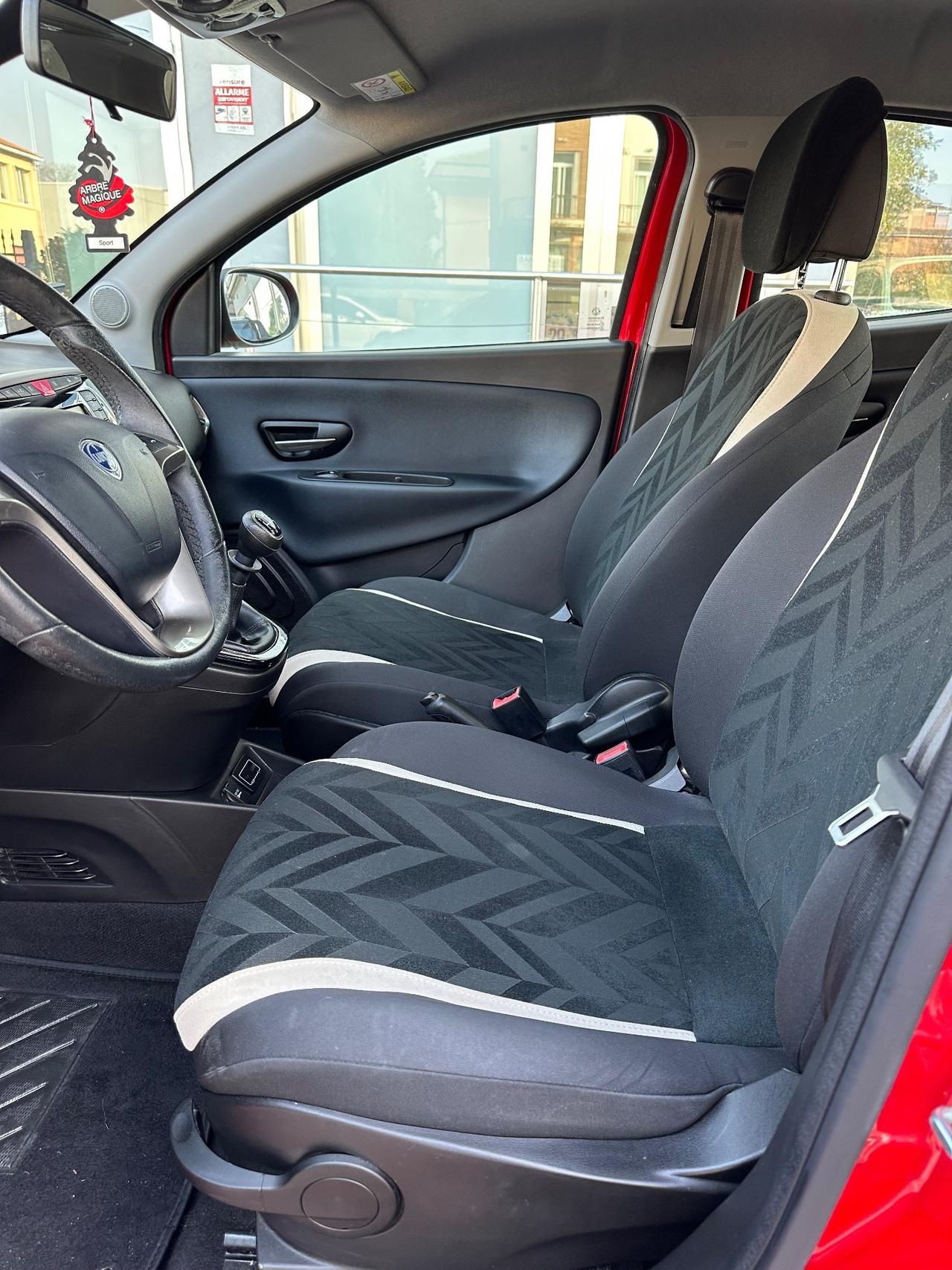 Lancia Ypsilon 1.2 69 CV 5 porte Platinum