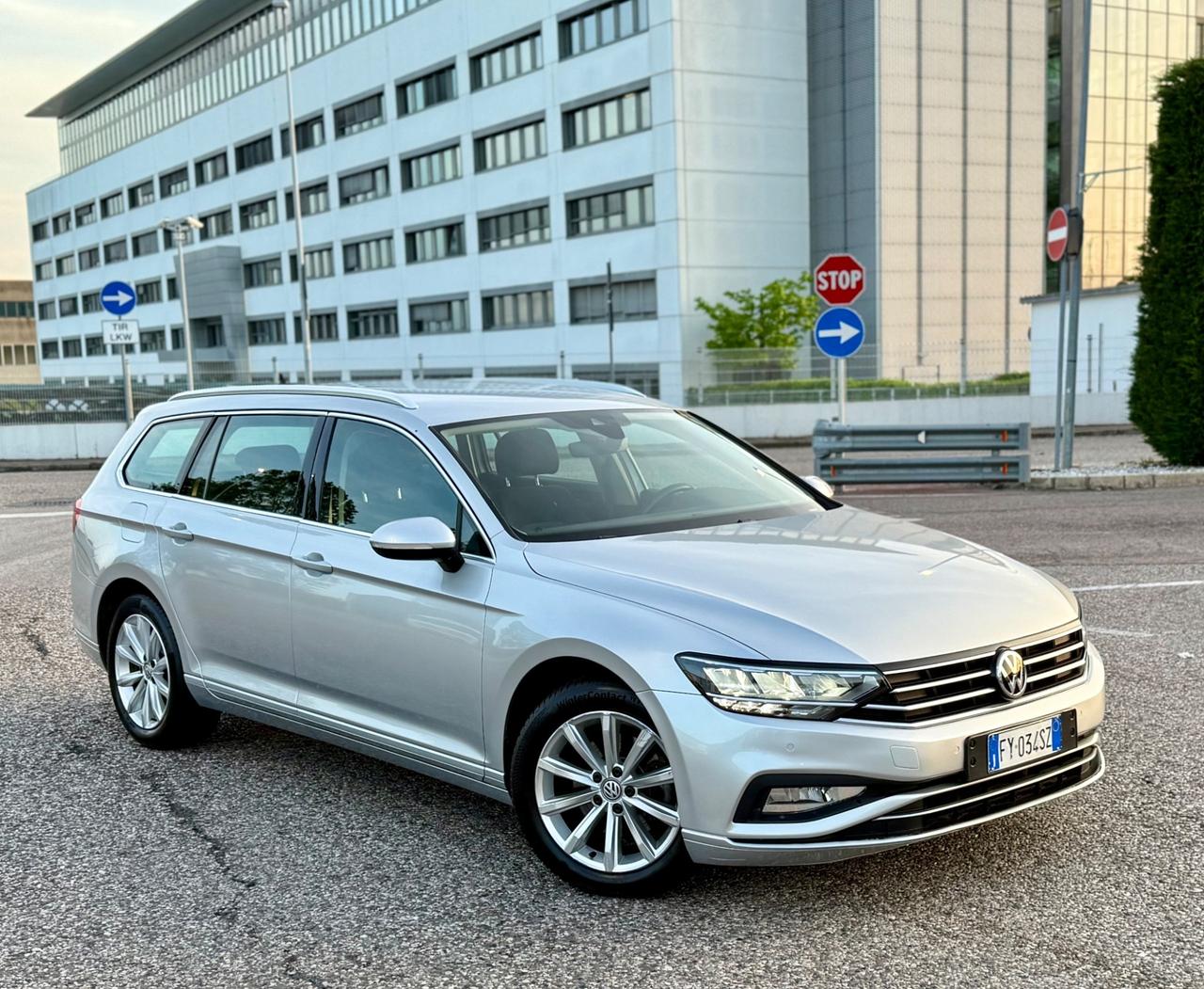 Volkswagen Passat Variant 1.6 TDI SCR DSG Business BMT
