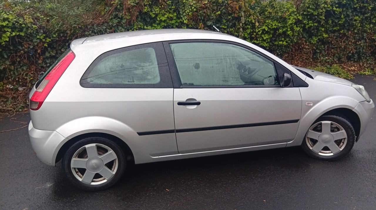 Ford Fiesta 1.2 75 CV Gpl sino 2033 .Distr Nuova .