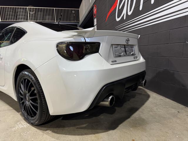 TOYOTA GT86 2.0 PERLA WHITE CERCHI IN SEDE