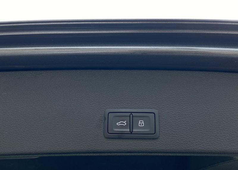 Audi Q2 S Line interno ed esterno 2.0 TDI 150CV s-tronic 35