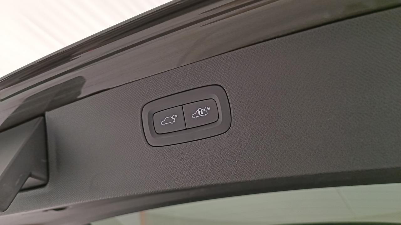 VOLVO XC90 2.0 b5 Momentum Pro awd 7p.ti geartronic