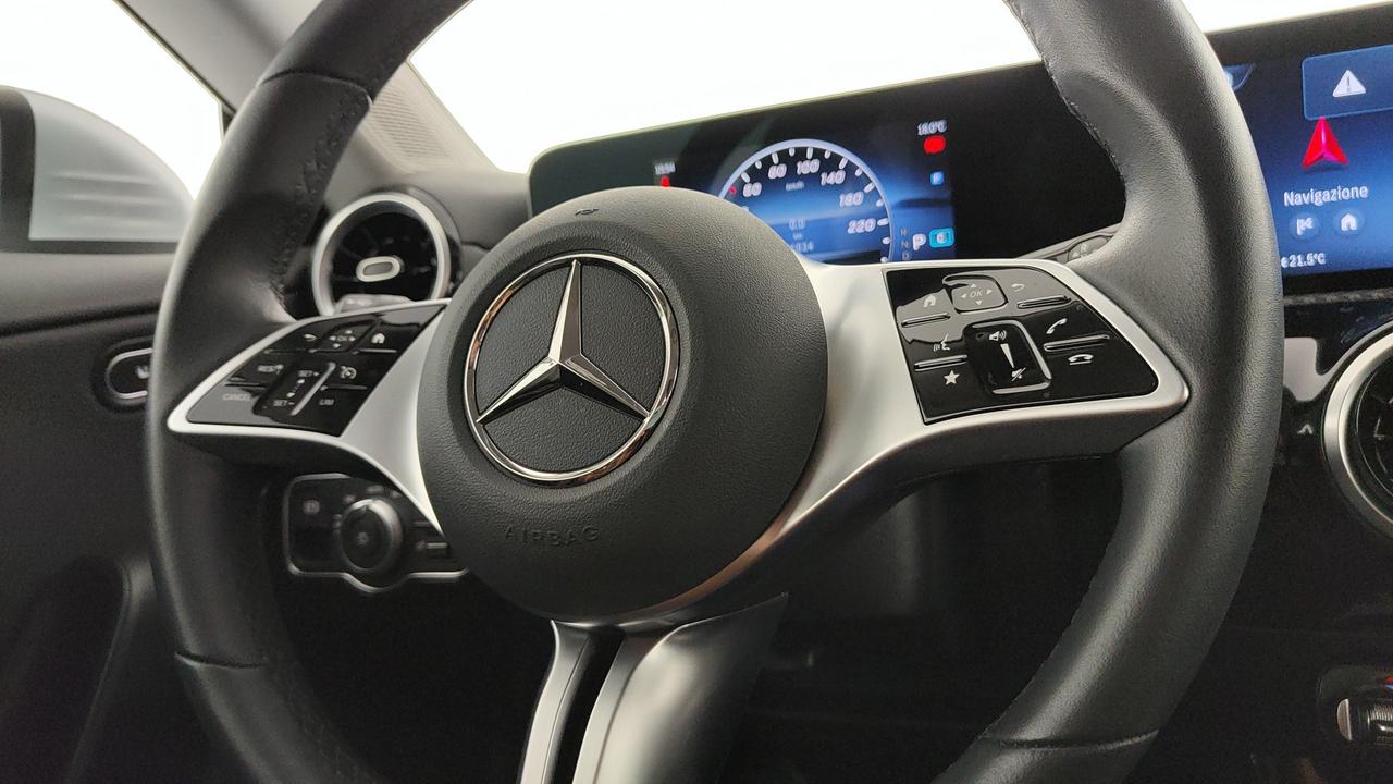 Mercedes-Benz CLA Shooting Brake 180 d Advanced auto