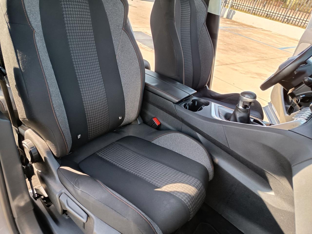 Peugeot 3008 BlueHDi 120 S&S Business