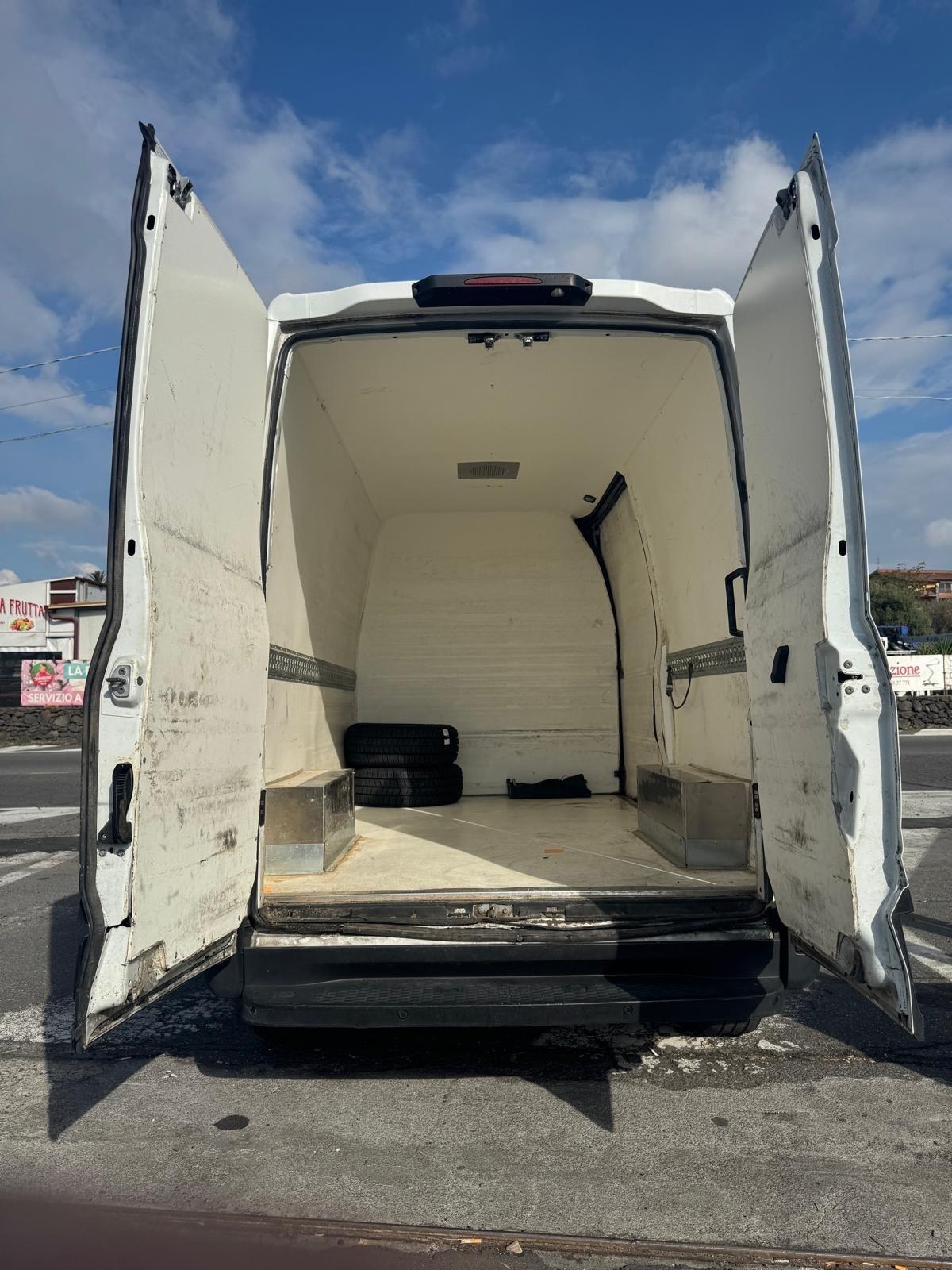 Iveco daily 2.2 coibentato..PARI AL NUOVO