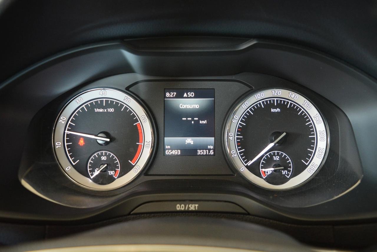 Skoda Karoq 1.0 TSI 110 CV Executive Telecamera Carplay